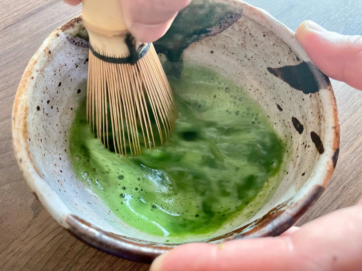 De ce e matcha superioară ceaiurilor verzi?